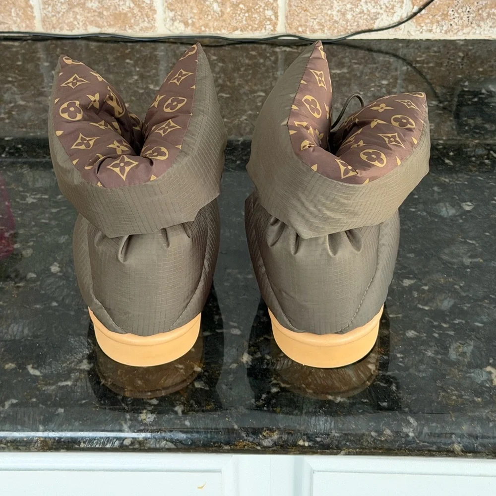 Louis Vuitton Snow Boots - Size 42 - Picture 4 of 12